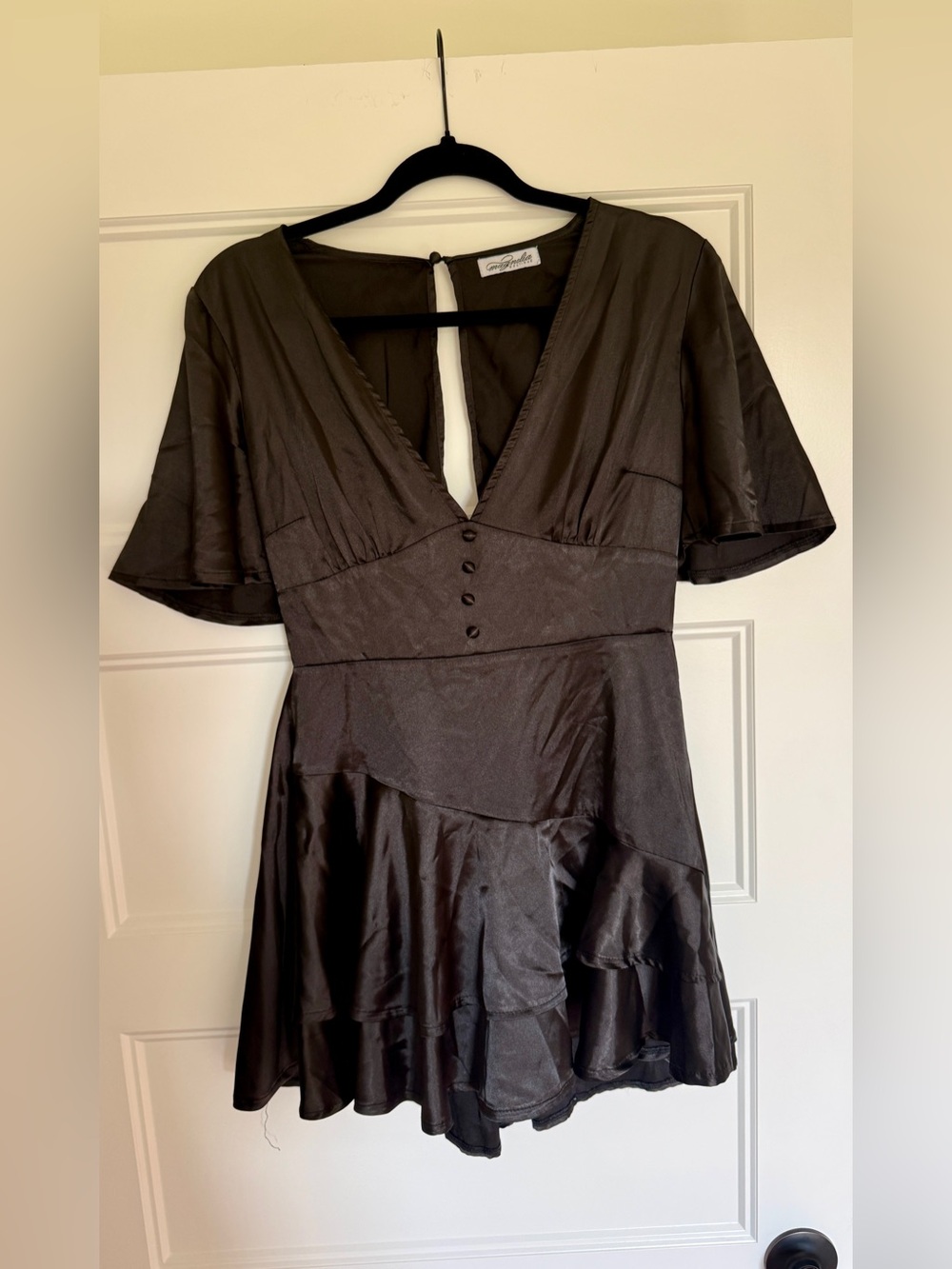 Magnolia Boutique Women’s Satin V-Neck Flowy Sleeve Black Romper - Size Small